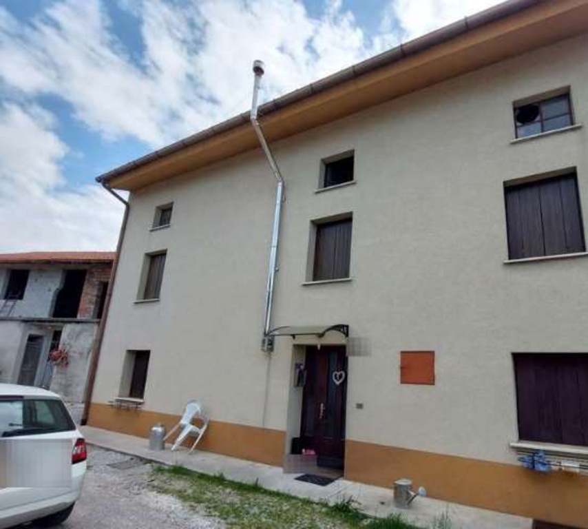 Casa indipendente in Via Turisello, Gemona del Friuli, 10 locali