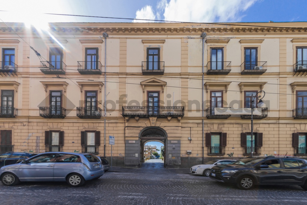 Bilocale in Corso Giuseppe Garibaldi 115, Portici, 1 bagno, arredato