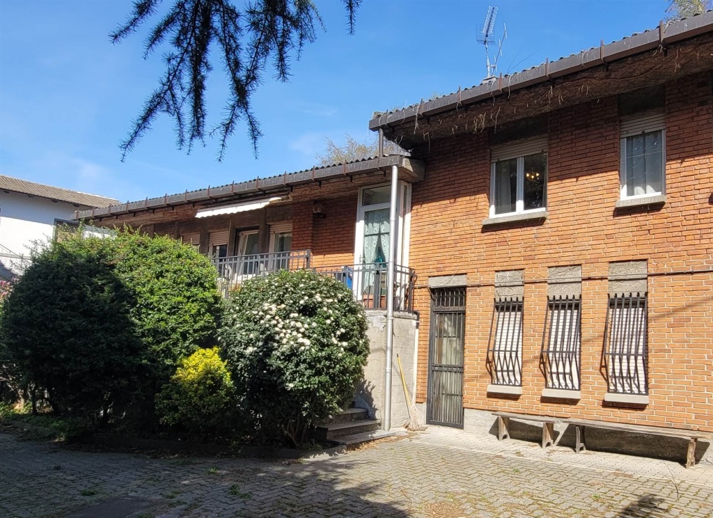 Villa in Via Circonvallazione, Verrès, 7 locali, 2 bagni, arredato