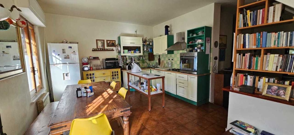Casa indipendente a Santo Stefano di Magra, 8 locali, 2 bagni, 210 m²