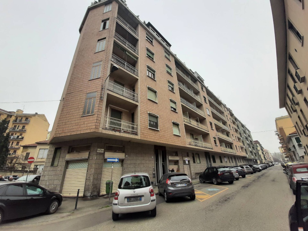 Appartamento ad Alessandria, 6 locali, 2 bagni, con box, 180 m²