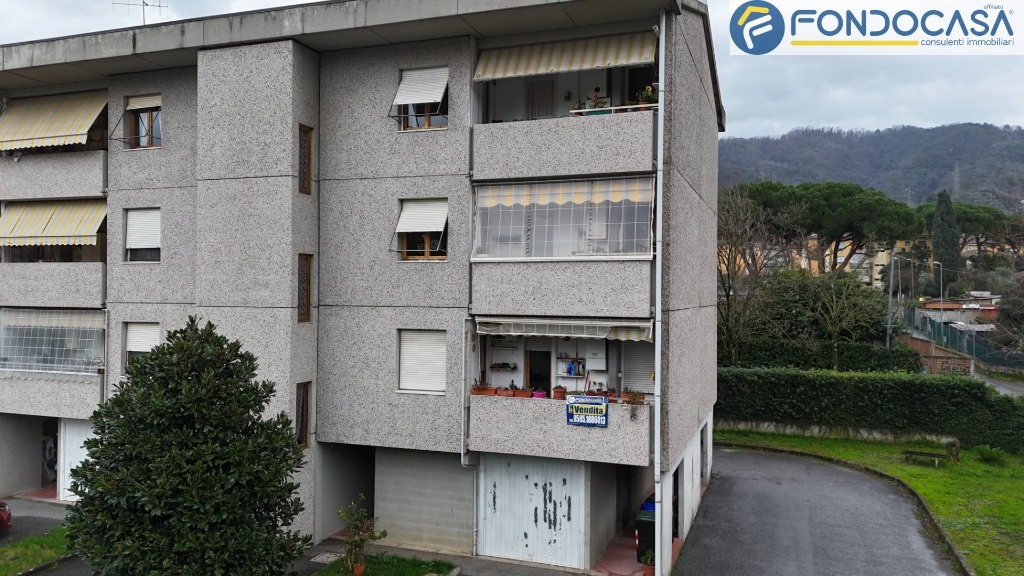 Appartamento in Via piave, Carrara, 5 locali, 2 bagni, con box, 110 m²