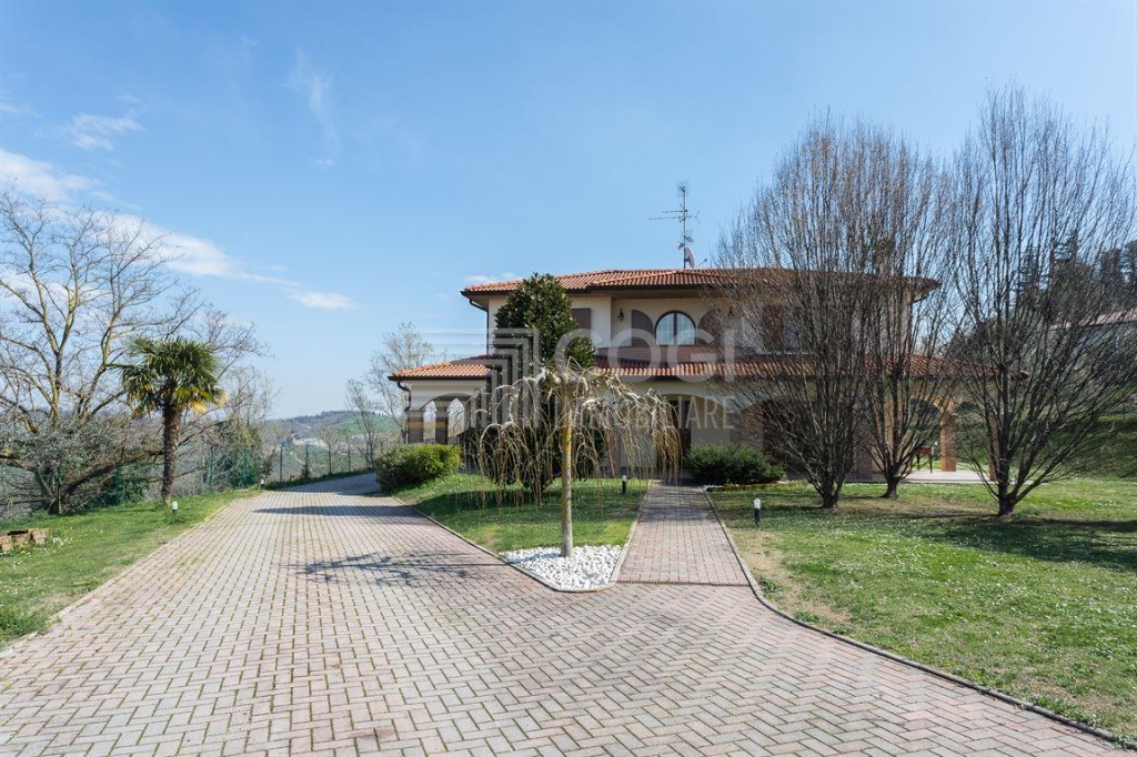 Villa a Riolo Terme, 4 locali, 3 bagni, con box, 300 m², 2° piano