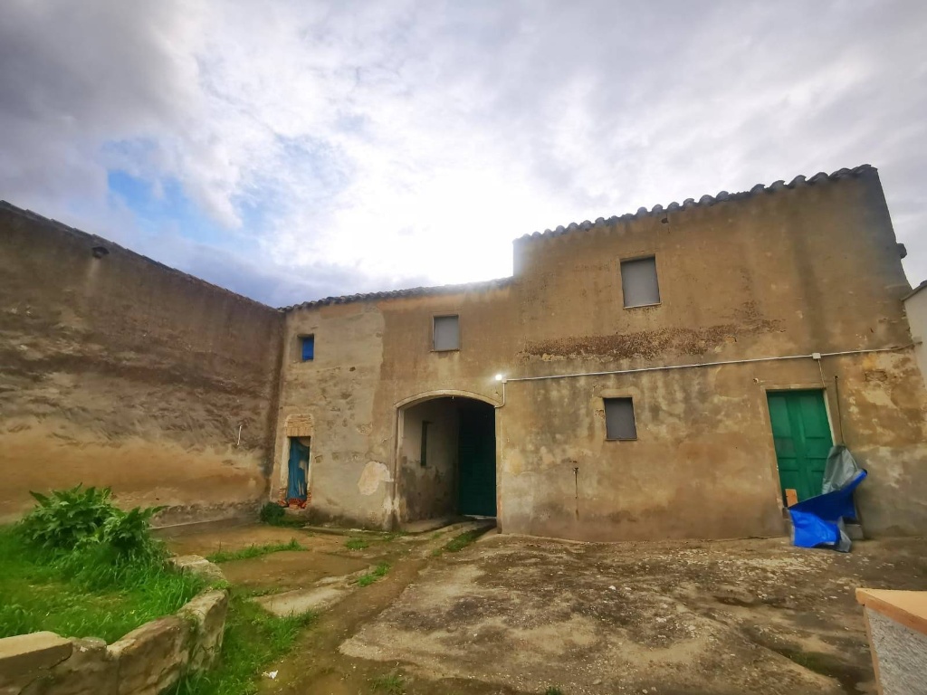 Casa indipendente in Via Santa Lucia, Dolianova, 8 locali, 1 bagno