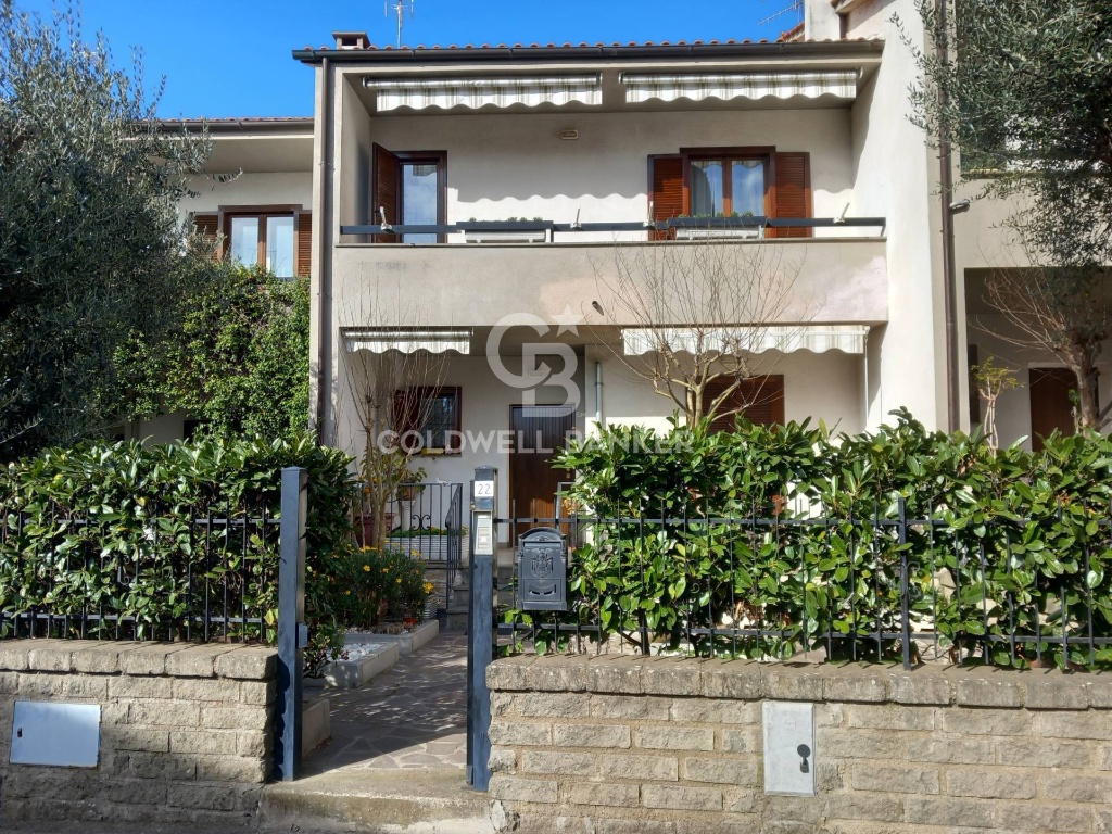 Casa semindipendente in Via Vico Squarano, Viterbo, 7 locali, 3 bagni