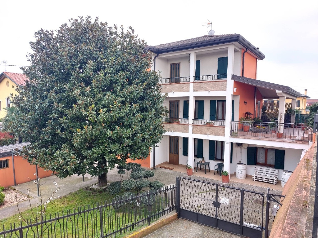 Villa a schiera in Via Camillo Benso Conte di Cavour, Camponogara