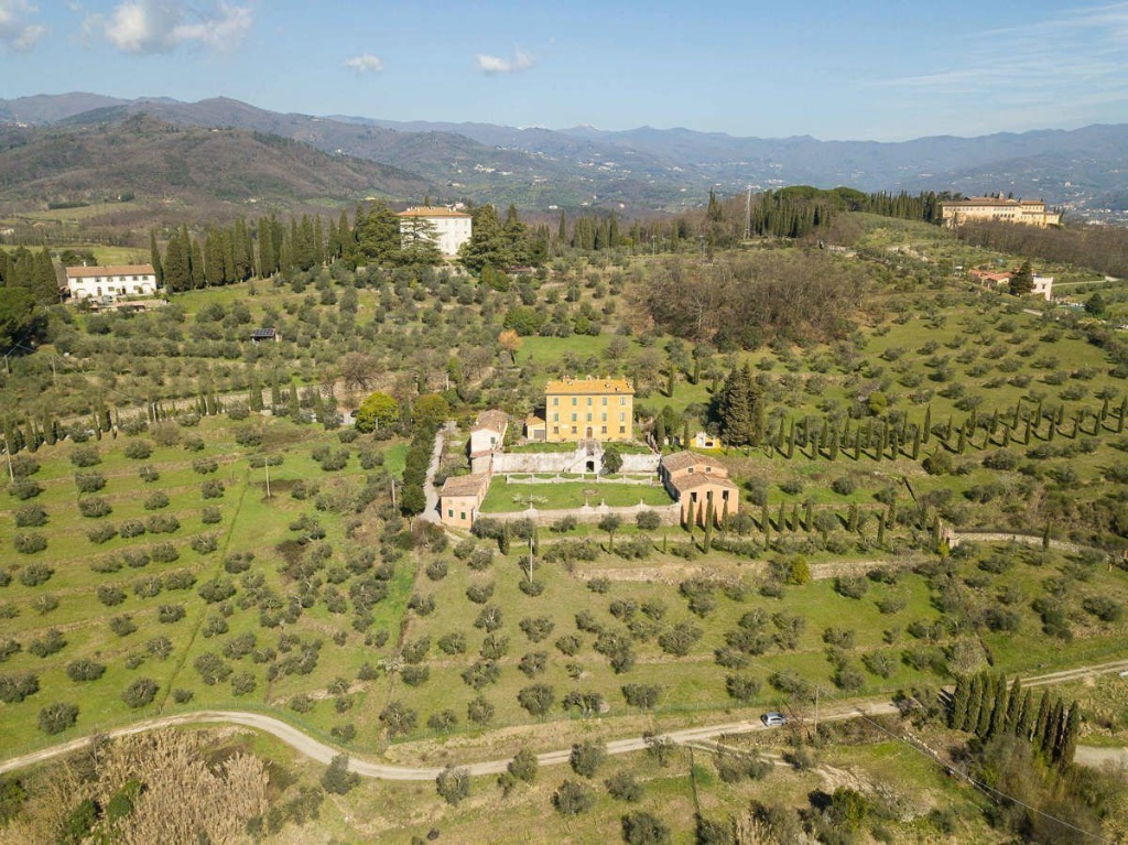 Villa a Pistoia, 15 locali, 10 bagni, giardino privato, 1500 m²