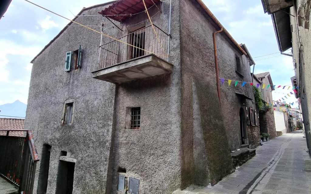Casa semindipendente a Fivizzano, 4 locali, 1 bagno, 70 m² in vendita
