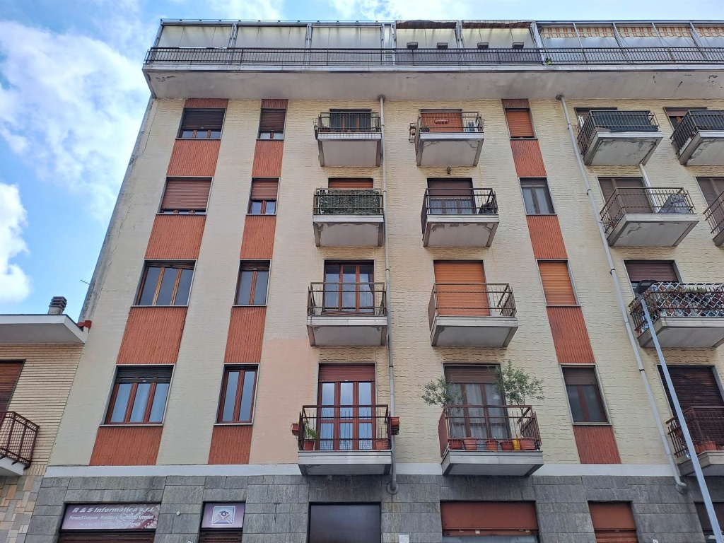 Quadrilocale a Torino, 1 bagno, 120 m², 2° piano, ascensore in vendita
