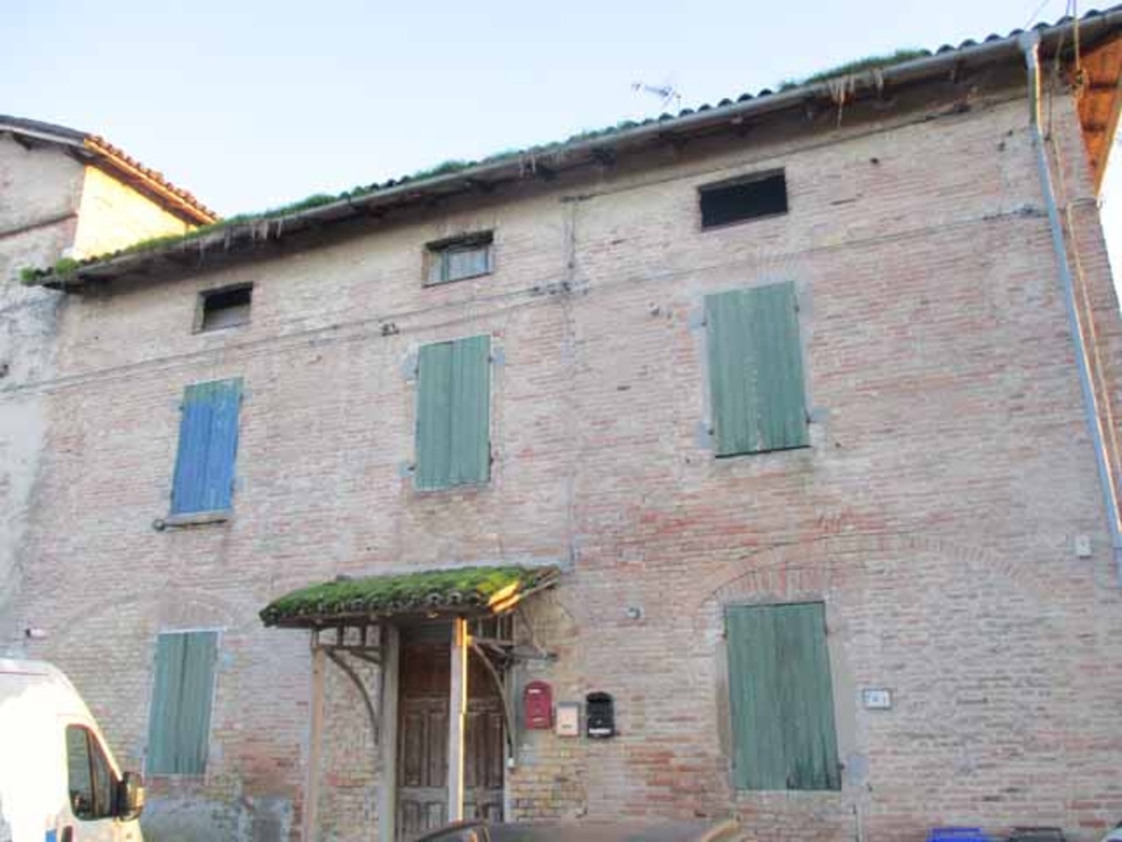 Casa semindipendente in Via per Parma, Traversetolo, 10 locali, 303 m²