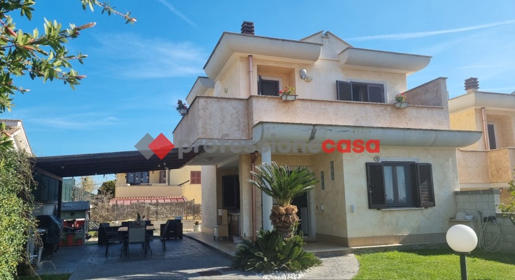 Villa trifamiliare in Via dei Gelsomini 1, Pomezia, 3 locali, 2 bagni