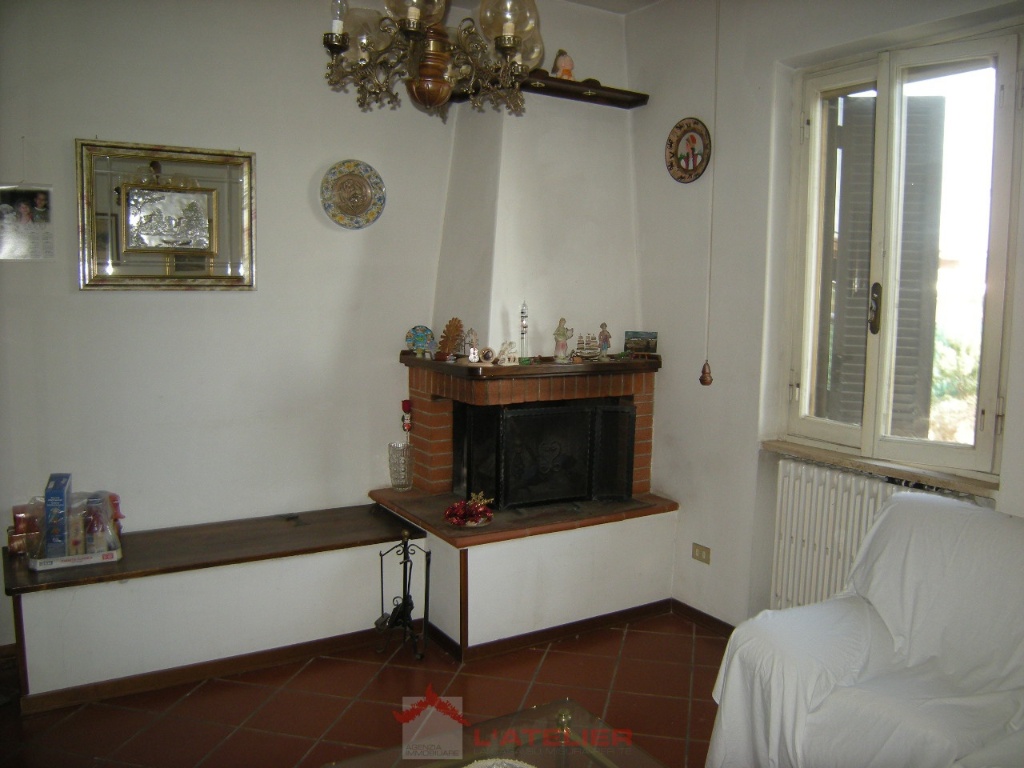 Casa indipendente ad Arezzo, 5 locali, 1 bagno, giardino privato