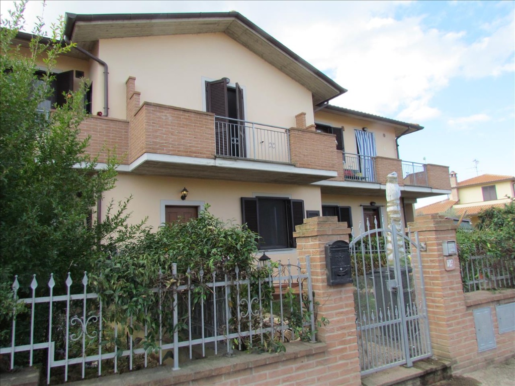 Appartamento in Via Piana, Castiglione del Lago, 5 locali, 2 bagni