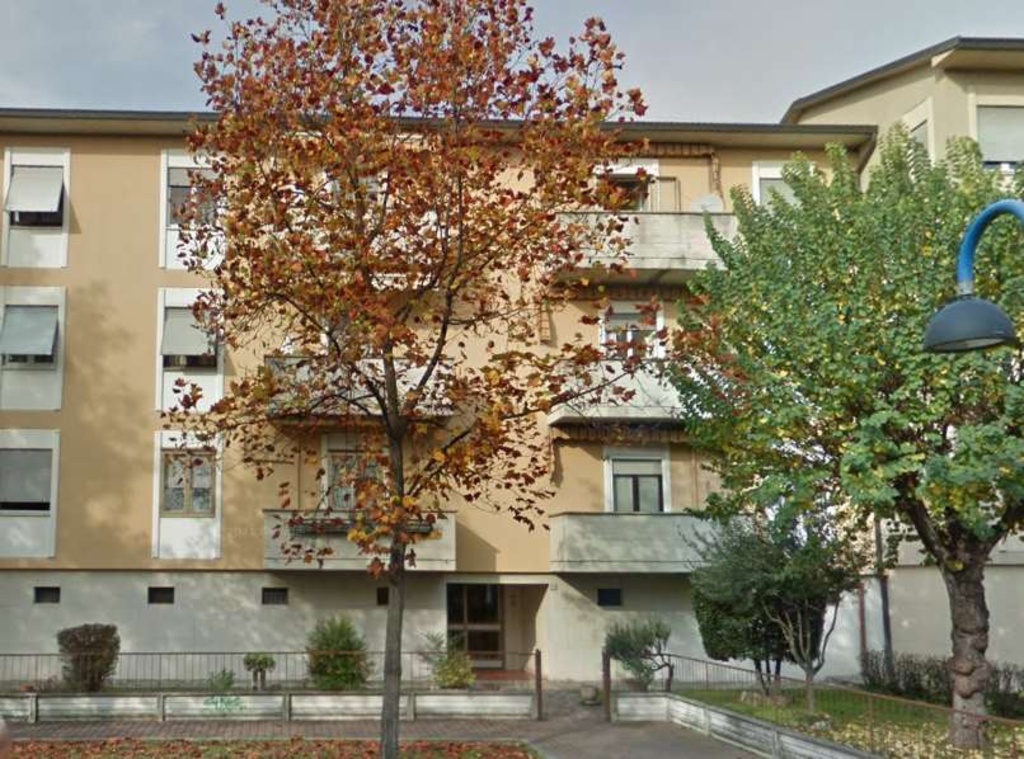 Appartamento in Villaggio Sereno Traversa XII, Brescia, 5 locali