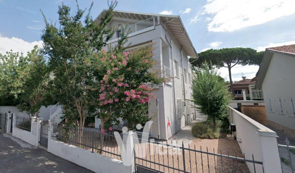 Casa indipendente a Cervia, 10 locali, 3 bagni, con box, 270 m²