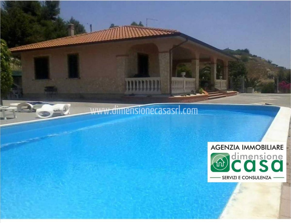 Villa a schiera in Contrada Favarella SNC, Caltanissetta, 4 locali