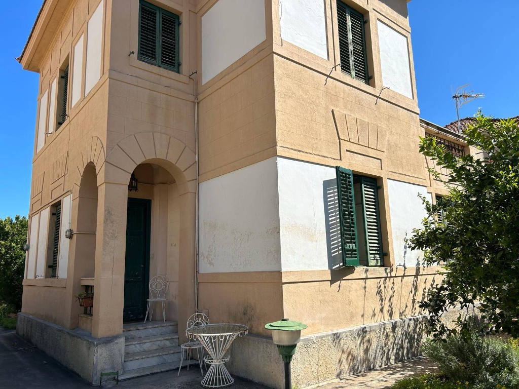 Villa singola in Viale Dei Pioppi, Palermo, 7 locali, 3 bagni, con box