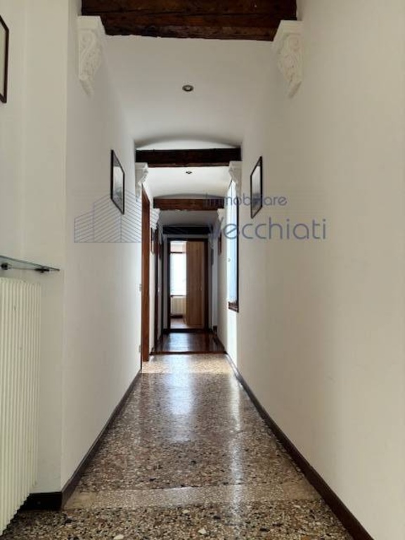 Quadrilocale in Piazza dei Signori, Treviso, 2 bagni, 90 m², 2° piano
