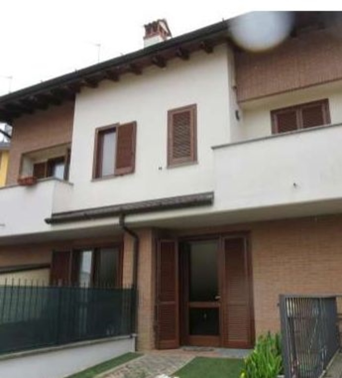 Villa a schiera in Via Carlo Cattaneo, Cambiago, 5 locali, 2 bagni