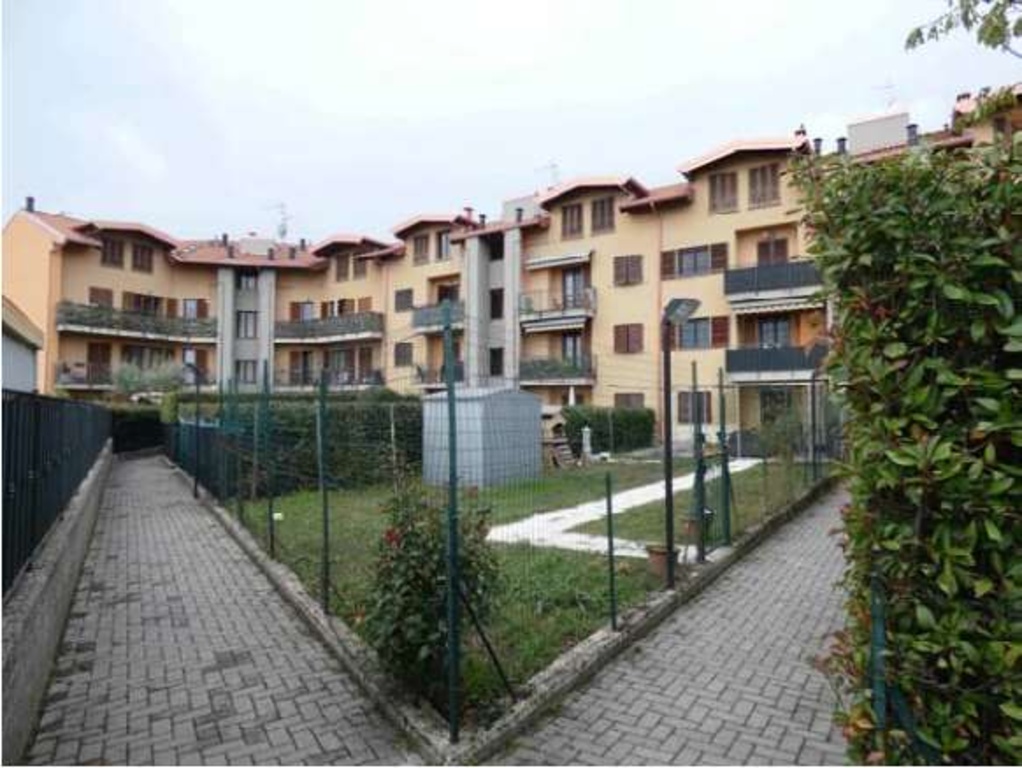 Appartamento in Via Unione Europea 4/A, Pozzo d'Adda, 5 locali, garage