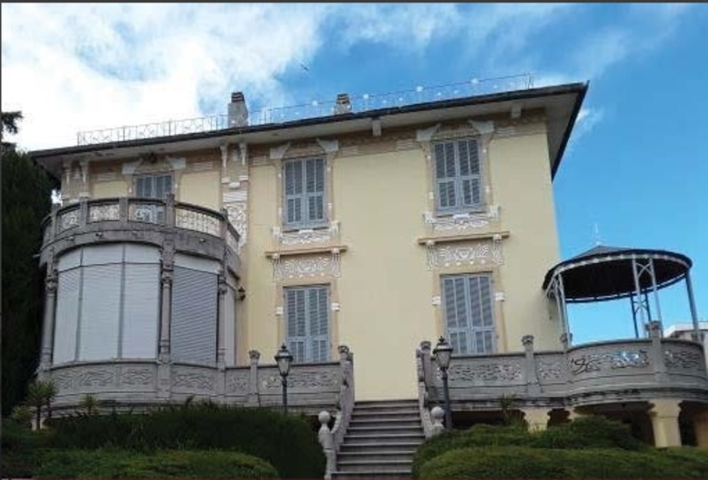 Villa in Via Rocca di Legino 40, Savona, 20 locali, garage, 553 m²
