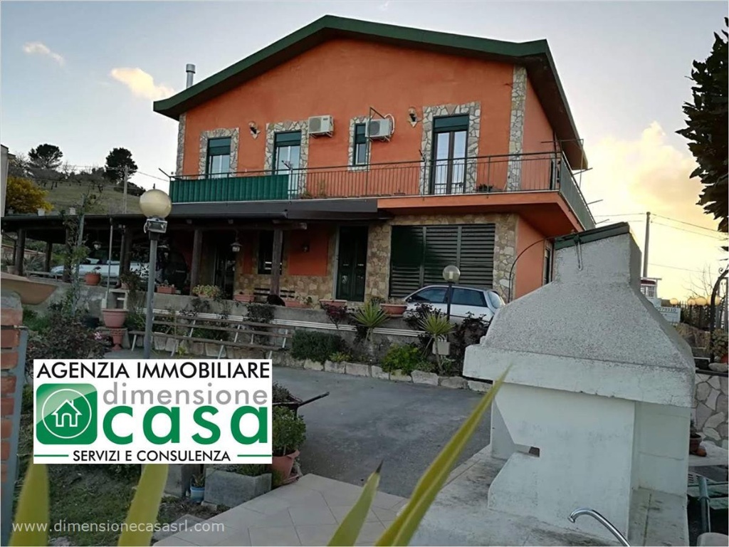 Villa a schiera in Unnamed Road, San Cataldo, 9 locali, 3 bagni