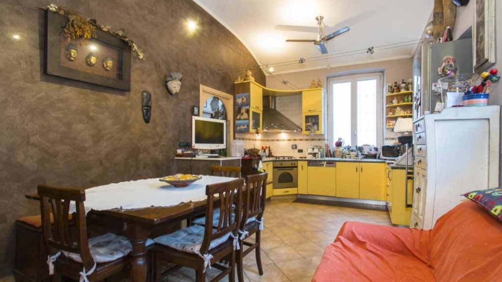 Casa semindipendente a Torino, 5 locali, 3 bagni, giardino privato