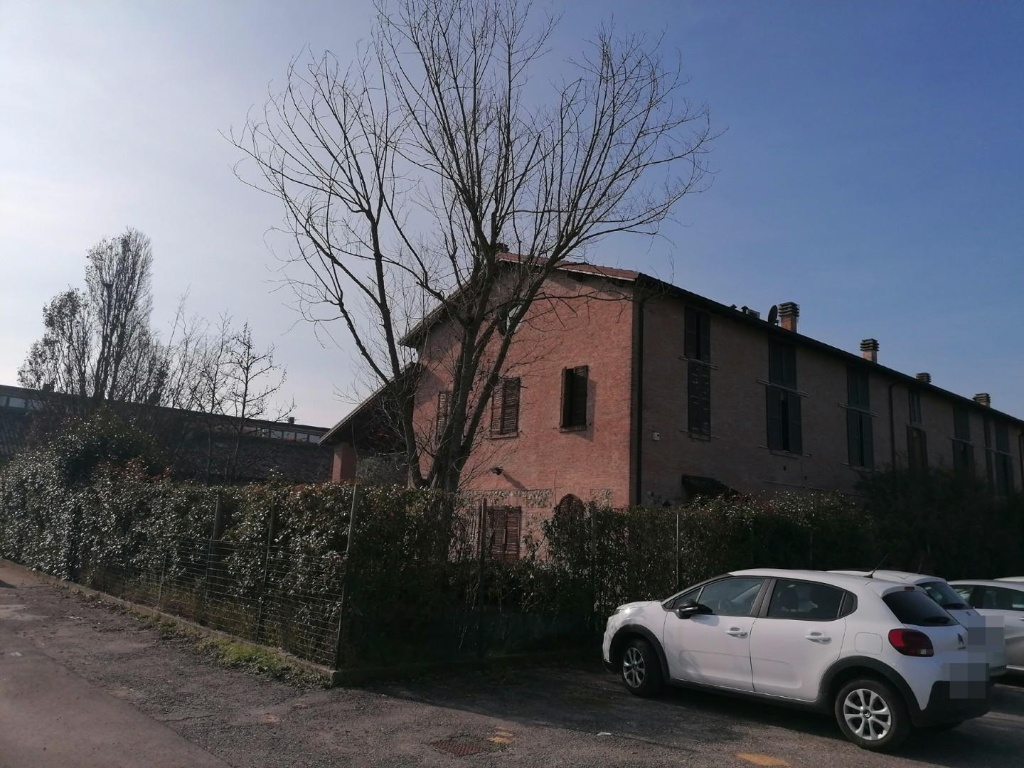 Villa a schiera a Parma, 12 locali, 3 bagni, posto auto, 324 m²