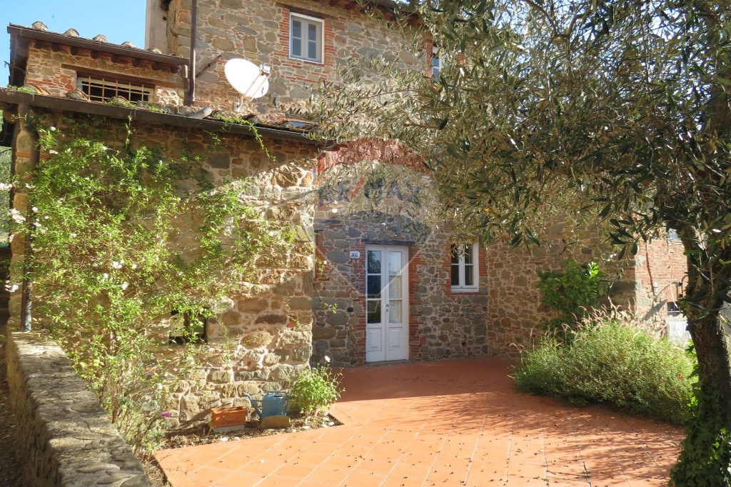 Rustico a Lucca, 3 locali, 2 bagni, giardino privato, 140 m²