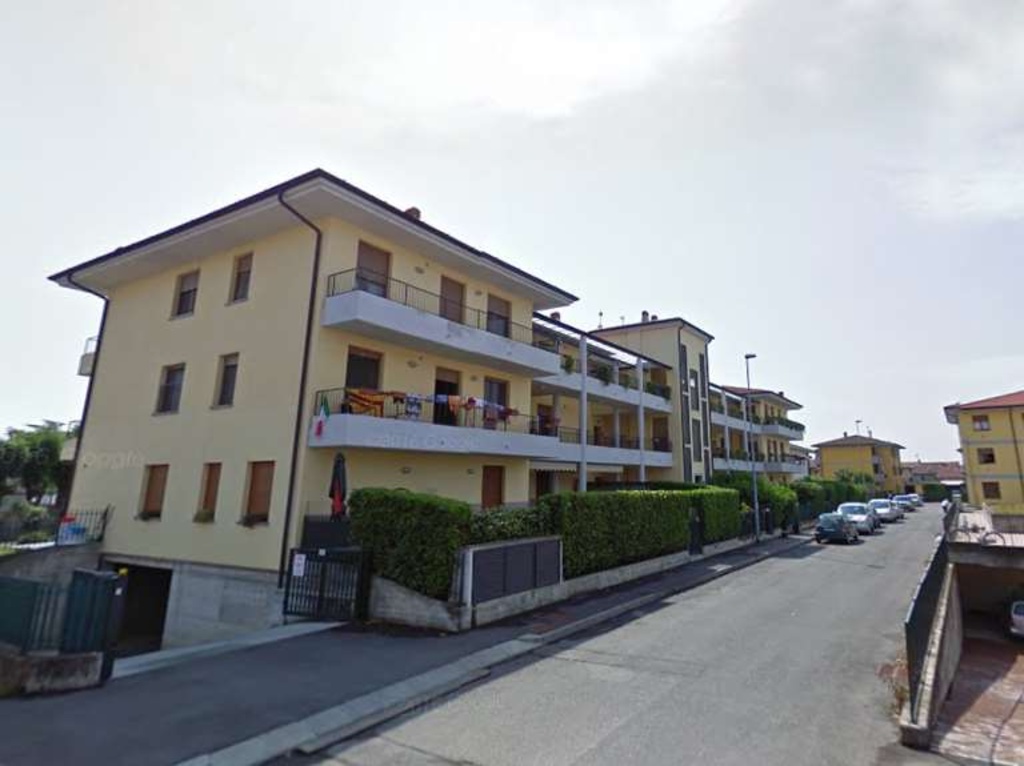 Appartamento in Via Giacomo Leopardi, Antegnate, 5 locali, 1 bagno