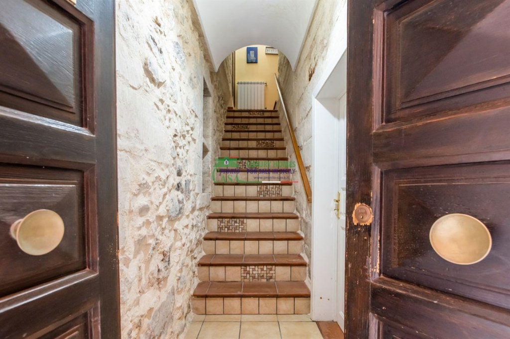 Casa indipendente a Ragusa, 4 locali, 2 bagni, arredato, 140 m²