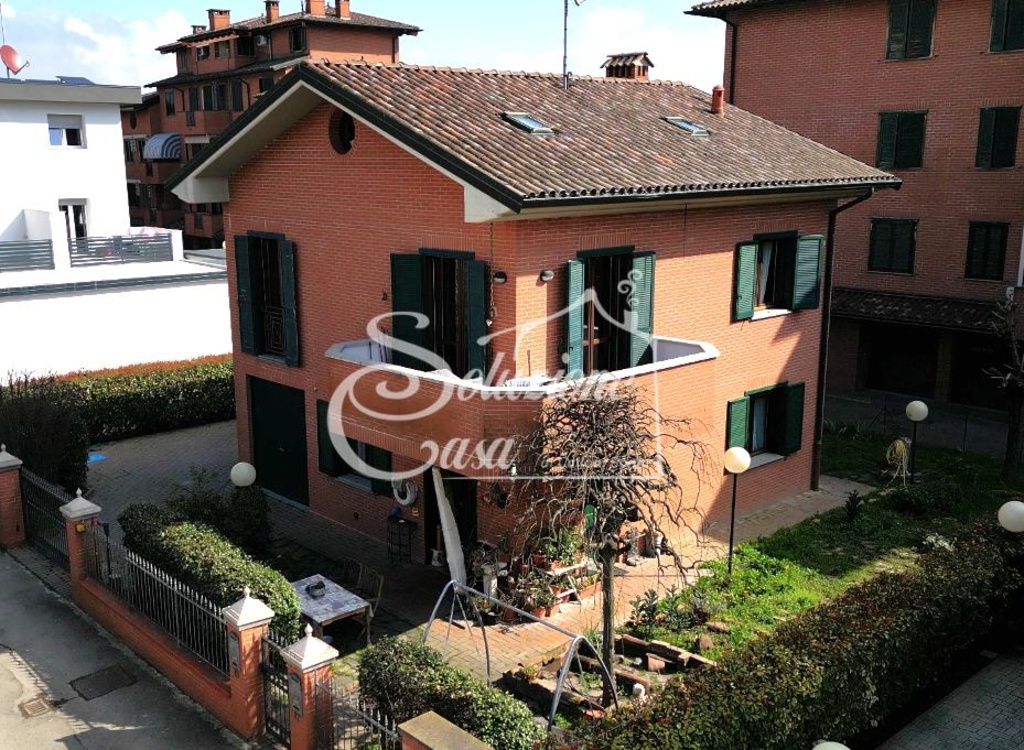 Villa a Castelfranco Emilia, 7 locali, 2 bagni, giardino privato