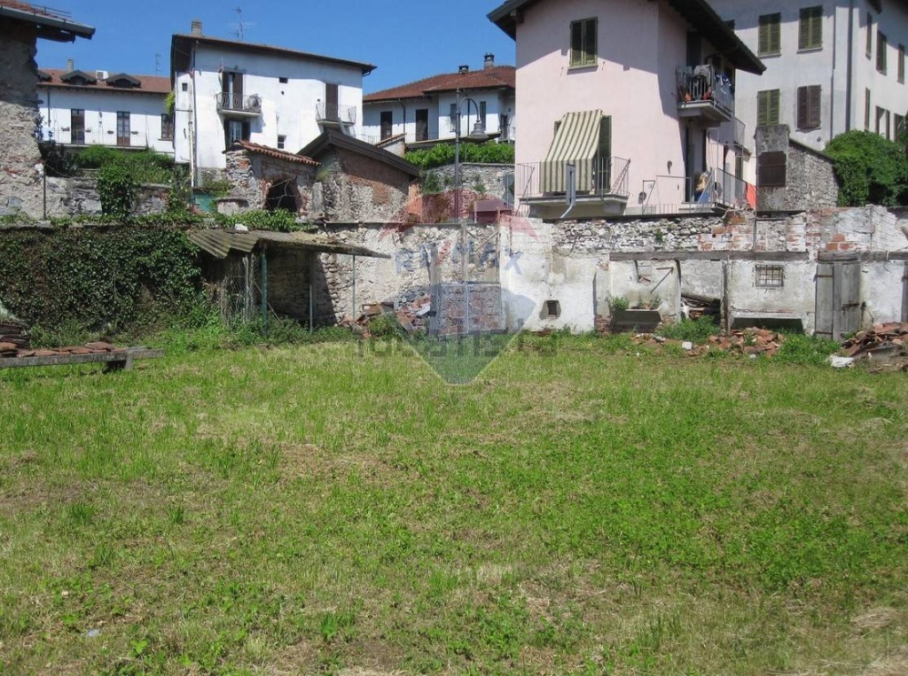 Rustico in Via Realini, Besozzo, 15 locali, 6 bagni, giardino privato