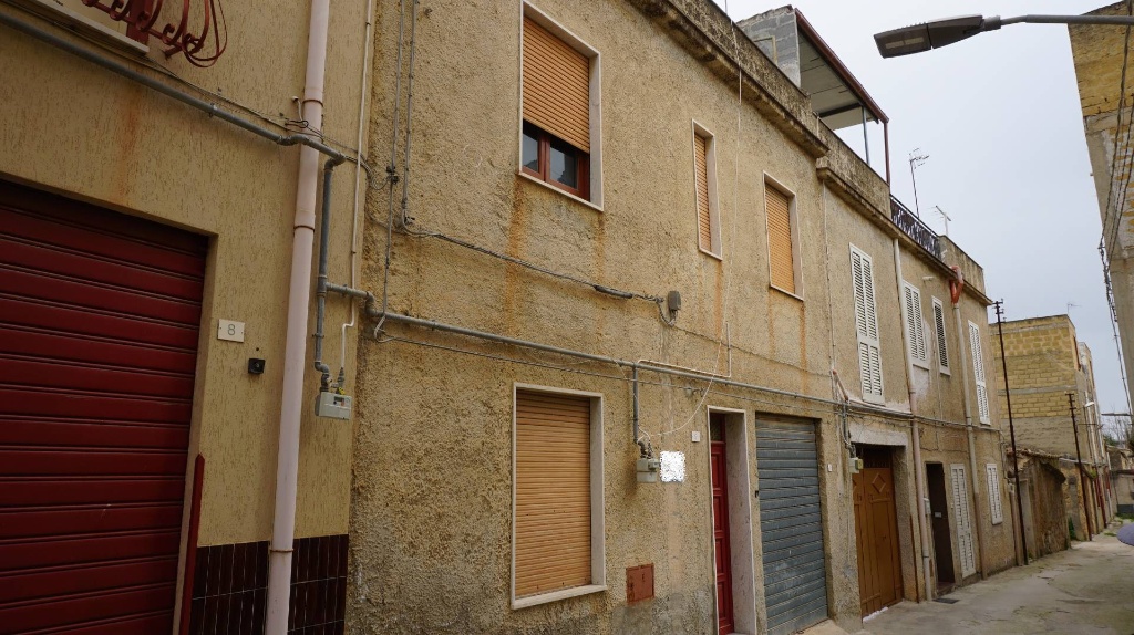 Casa indipendente in Via Montebello, Castelvetrano, 5 locali, 1 bagno
