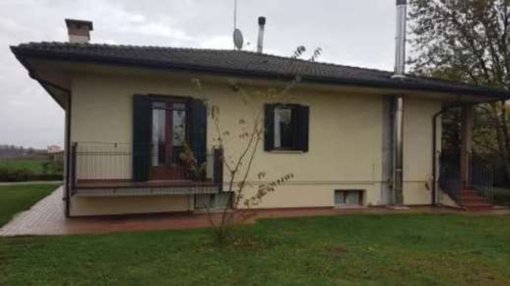 Casa indipendente in Via Corriva, Vedelago, 8 locali, 1 bagno, garage