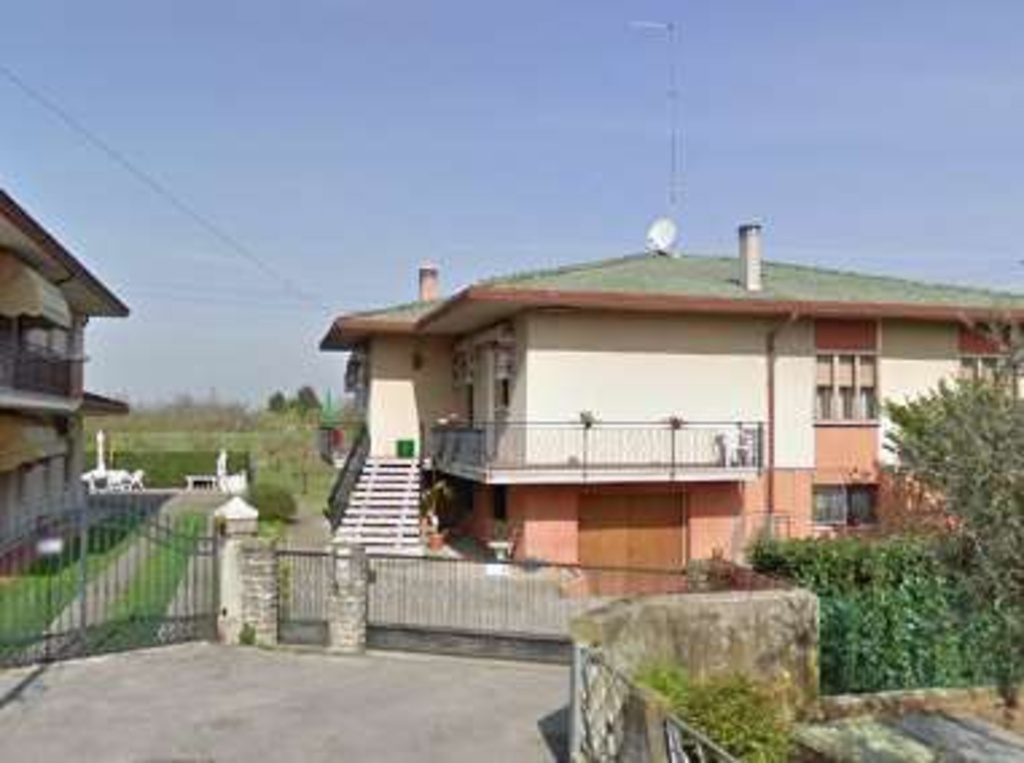Casa indipendente in Via C. Collodi, Paese, 10 locali, 3 bagni, 203 m²