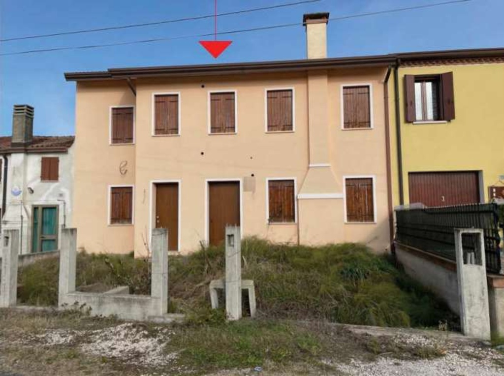 Casa indipendente in Via Livelli, Piacenza d'Adige, 10 locali, 180 m²