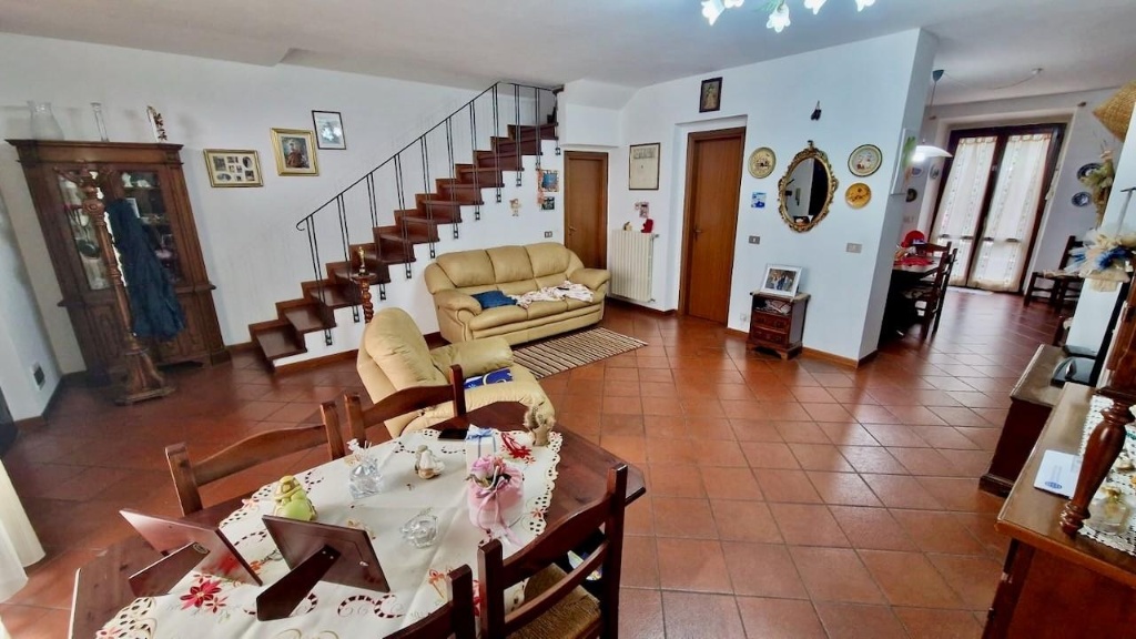 Villa a schiera a Calci, 8 locali, 4 bagni, giardino privato, 230 m²