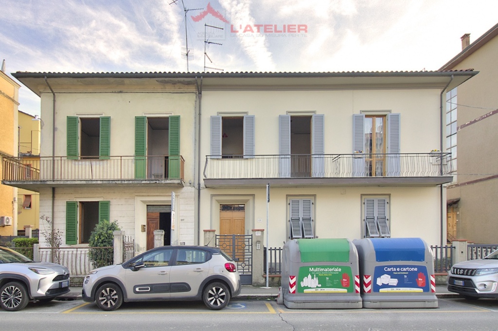 Casa semindipendente in Via Marco Perennio, Arezzo, 8 locali, 2 bagni