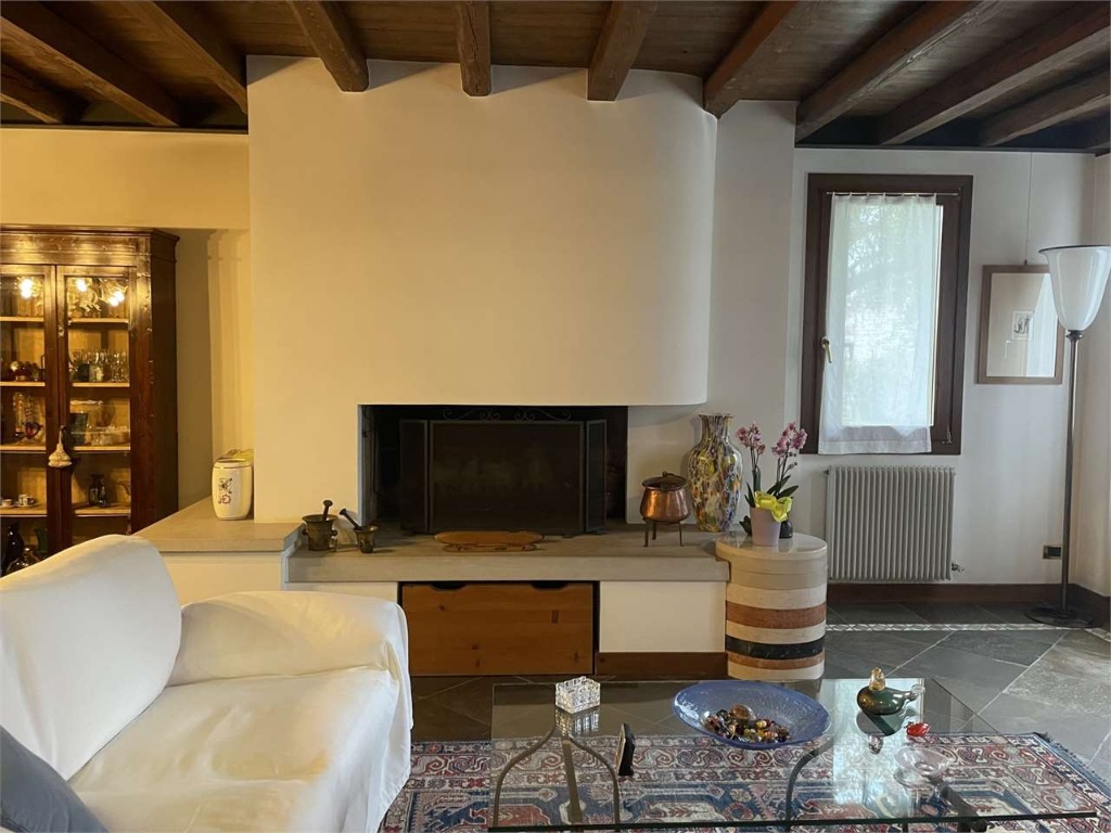 Villa a Conegliano, 10 locali, 3 bagni, giardino privato, arredato