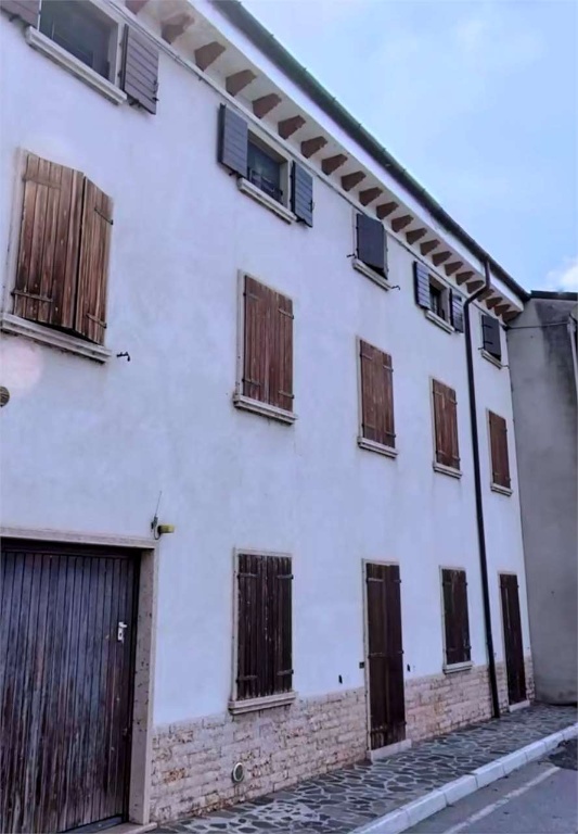 Appartamento in Via Rovereto, Dolcè, 6 locali, 100 m² in vendita