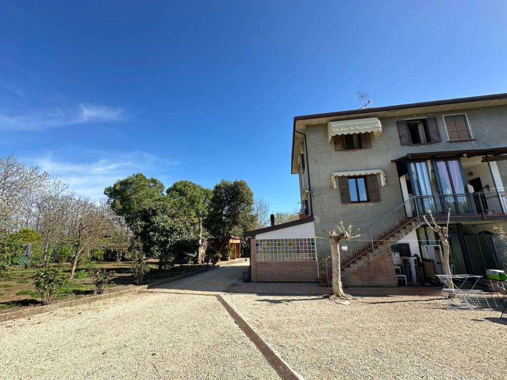 Villa singola a Carpaneto Piacentino, 5 locali, 3 bagni, garage