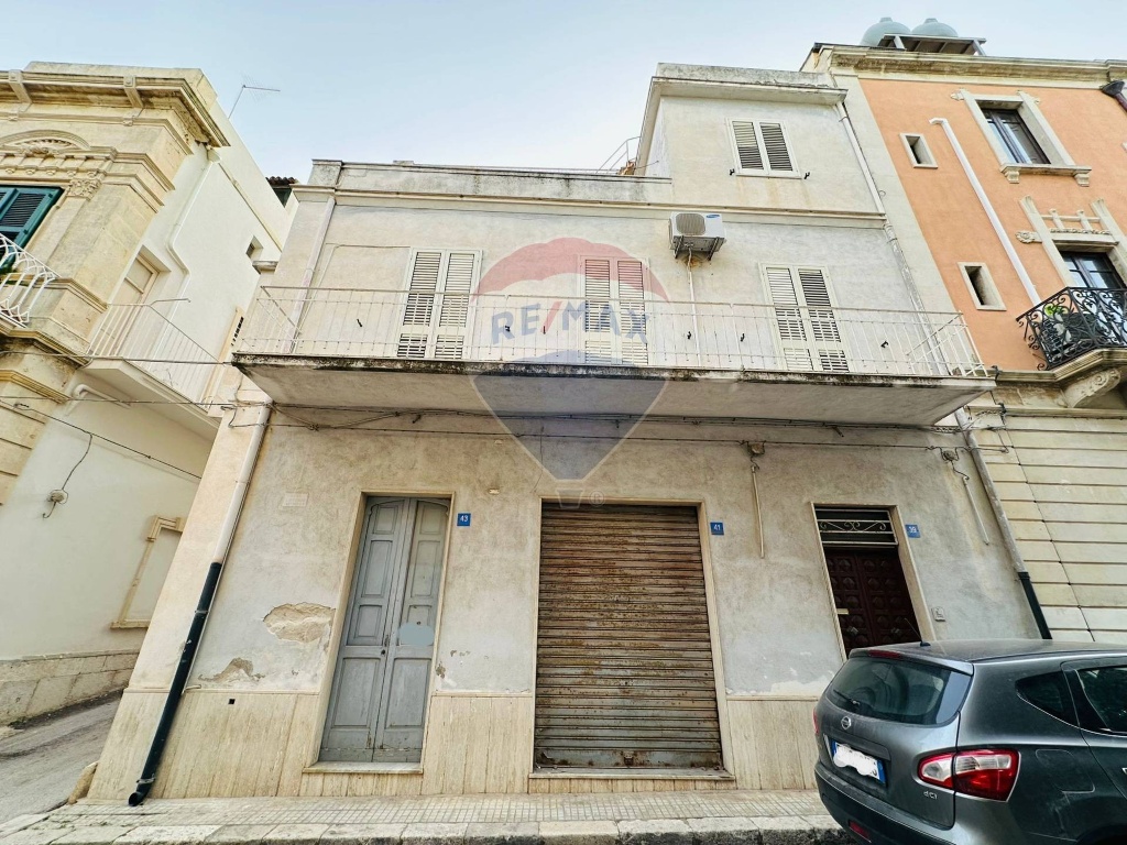 Casa indipendente in Via Pellegrino Rossi, Pachino, 9 locali, 2 bagni