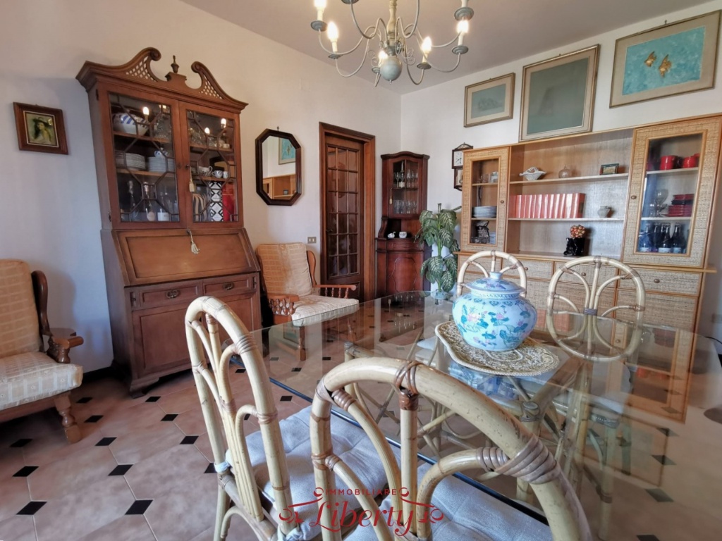 Bilocale a Viareggio, 1 bagno, arredato, 55 m², 2° piano, buono stato