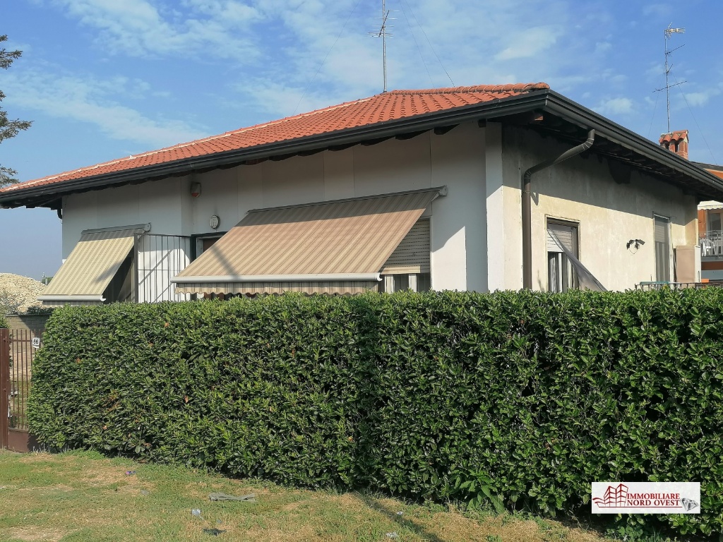 Villa in Via Enrico Fermi, Parabiago, 4 locali, 2 bagni, posto auto