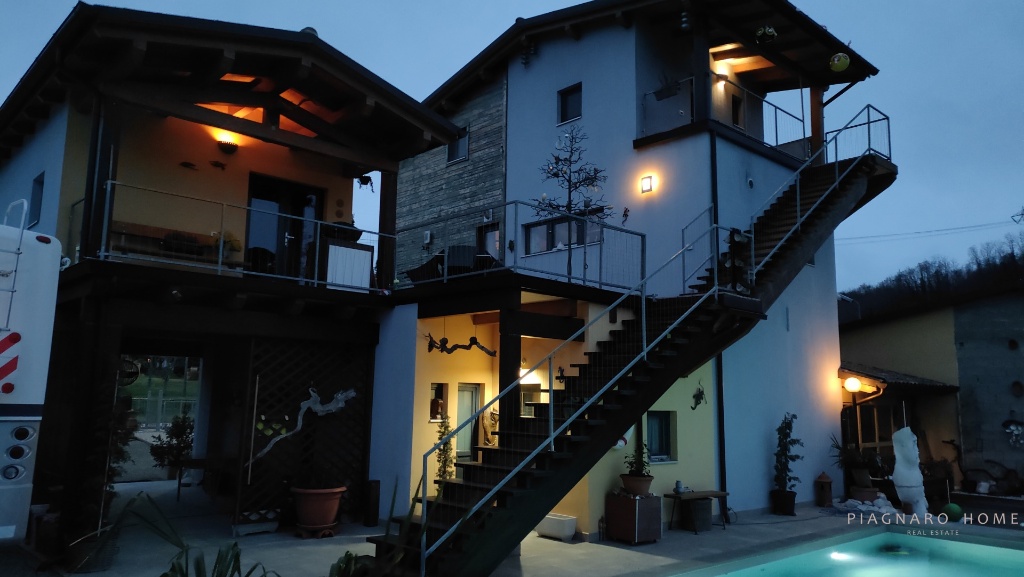 Casa semindipendente in Via provinciale, Mulazzo, 9 locali, 3 bagni