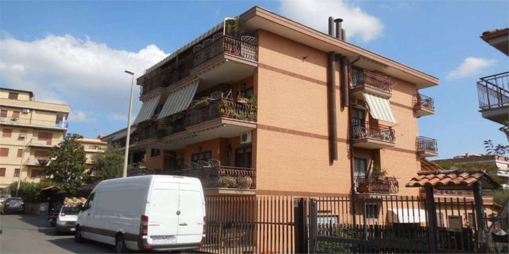 Appartamento in VIA CARLO FRATI 30, Roma, 6 locali, 2 bagni, 95 m²