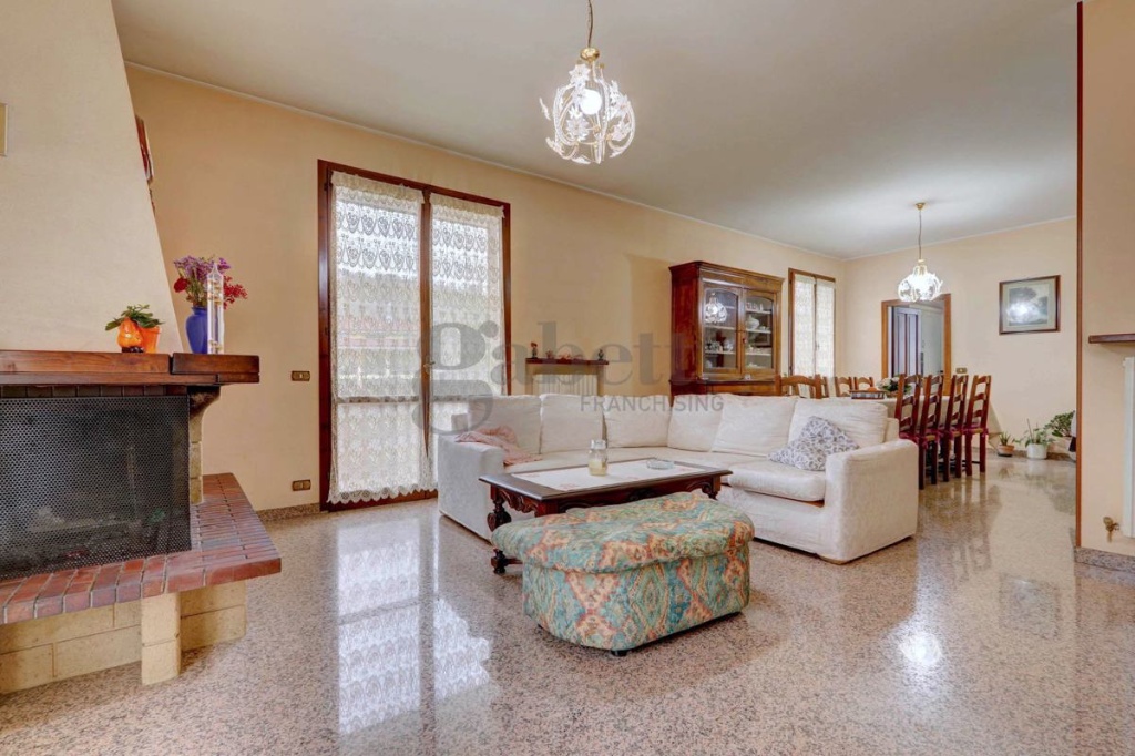Villa a Marano sul Panaro, 5 locali, 2 bagni, giardino privato, 319 m²