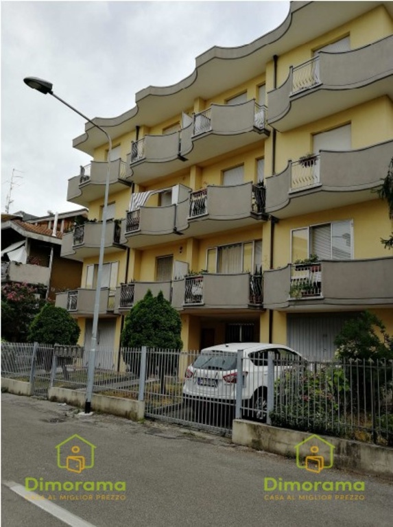Appartamento in Via Dell'Iride n.1, Rimini, 5 locali, 1 bagno, 112 m²