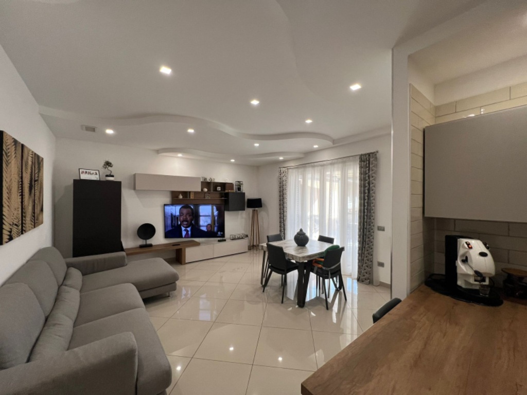 Appartamento in Via Daniele Manin, Bellizzi, 2 bagni, 115 m², 1° piano